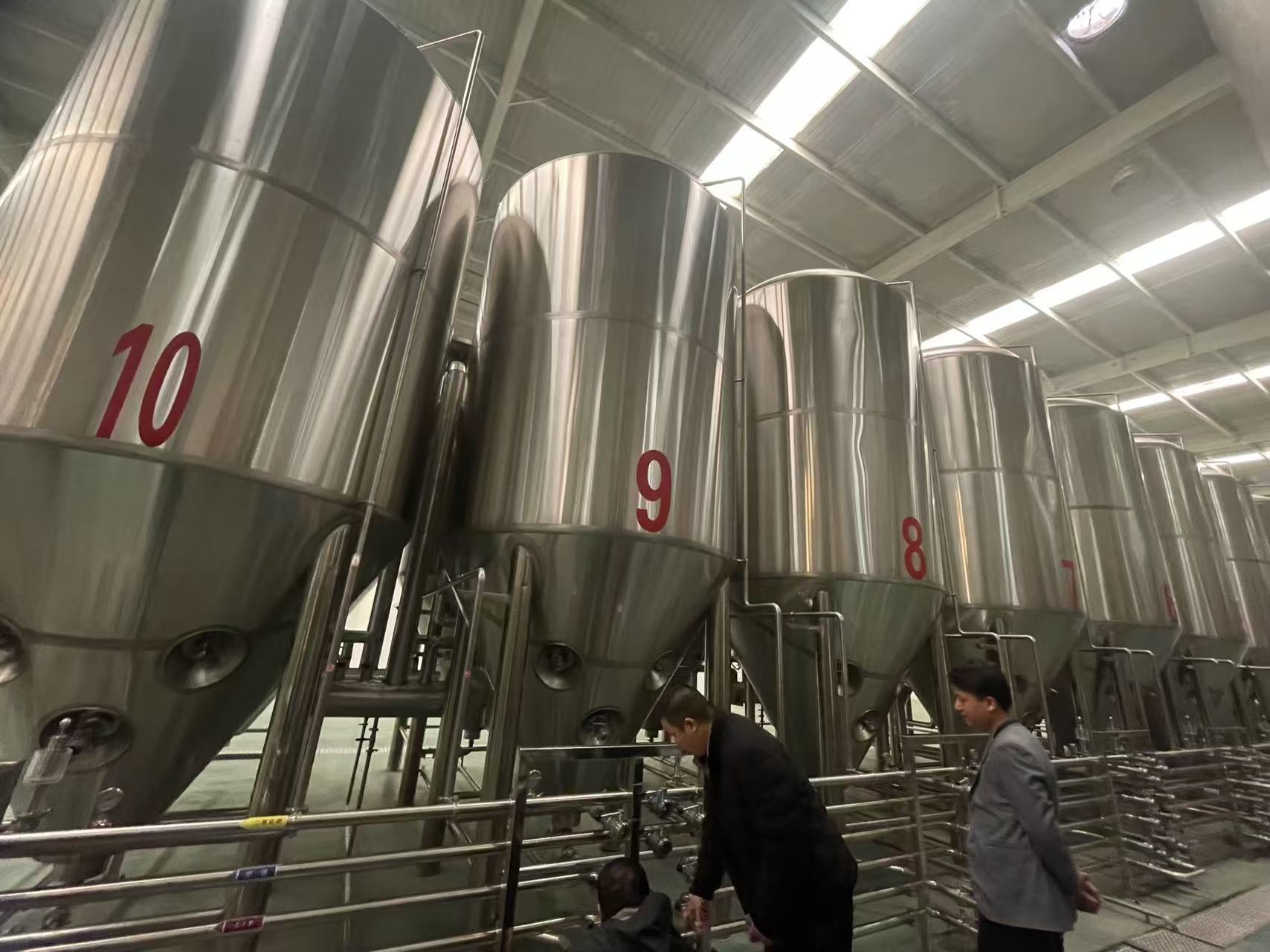 大新精酿啤酒设备厂—平面布置、设备设计、制造、调试、培训等一条龙服务